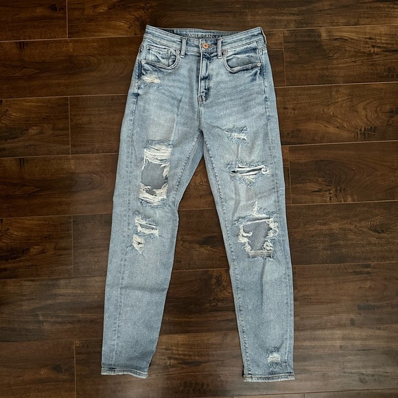 American Eagle Ripped Mom Jean - Picture 1 of 3